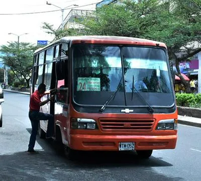 Los 8 acuerdos que sellaron el cese del paro busetero en Ibagué