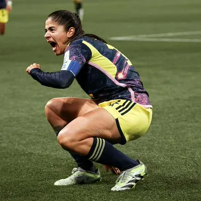 Foto de Catalina Usme, en nota de que la delantera con Selección Colombia en Mundial Femenino llevó premio a negocio