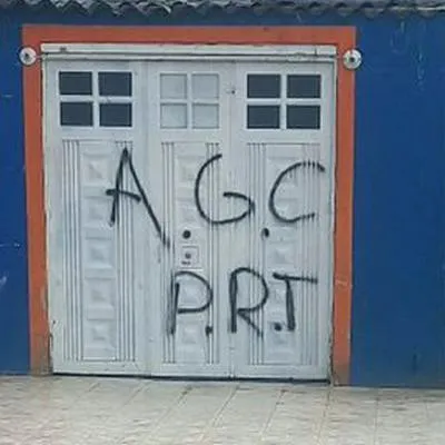 Grafitis alusivos al 'Clan del Golfo' en Venecia, en Ciudad Bolívar, al sur de Bogotá