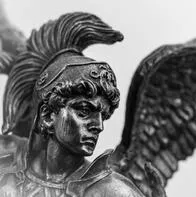 Oraciones para pedir guía espiritual y luz en el camino al Arcángel Uriel.