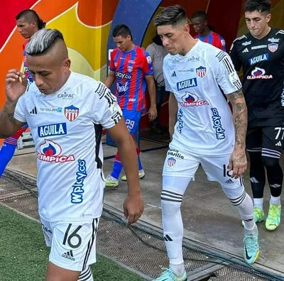 Junior anunció sorpresiva salida, pero hinchas se amargaron porque no era el 'Bolillo' Gómez.