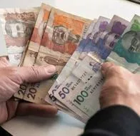 La alcaldesa de Bogotá, Claudia López, anunció multas económicas para los ciudadanos que arrojen basuras de la manera incorrecta.