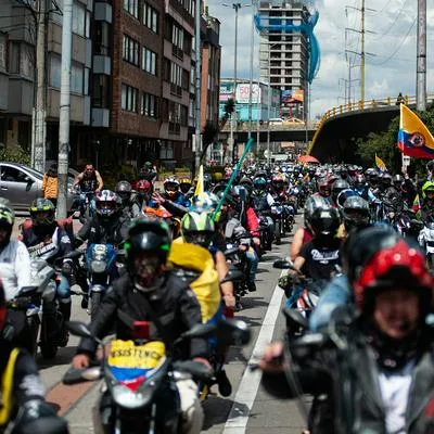 El Soat en Colombia podría aumentar su precio para dueños de motos y pagarían más que los carros. Así buscan rediseñar el cobro de la póliza.