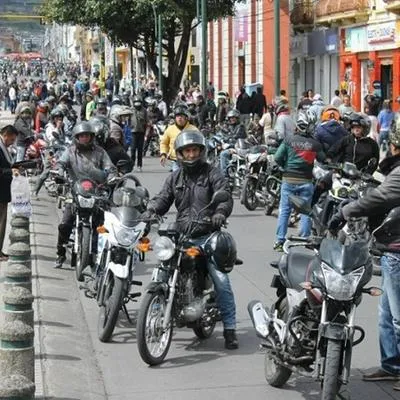 Soat: proponen que motos económicas pague más que un carro por el seguro