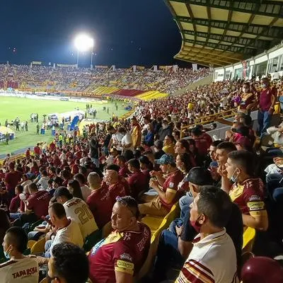 Hinchas del Deportes Tolima, que podrán ingresar gratis a un niño entre 9 y 14 años.