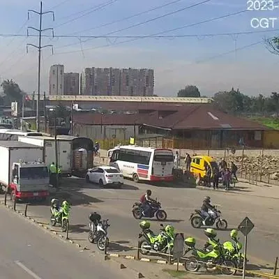 Motociclista murió en Bogotá luego de chocar contra un camión en el sector de la calle 13, en la localidad de Fontibón. 