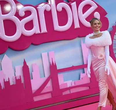 Kuwait prohíbe la película 'Barbie' por ofender creencias y políticas. 