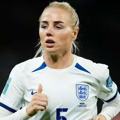 Foto de Alex Greenwood, en nota de que Inglaterra, rival de Selección Colombia en Mundial Femenino, recibió duro golpe