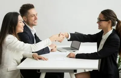 Entrevista de trabajo. En relación con ofertas para personas sin experiencia.