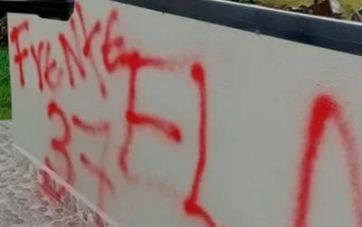 Grafiti que dejaron hombres armados en Valle del Cauca. 