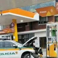Patrulla de Policía estrelló una camioneta, una moto y un contenedor en una estación de Policía de Cundinamarca. Por fortuna, no hubo heridos.