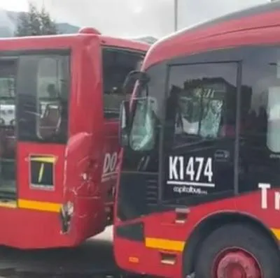 6 personas heridas dejó un grave accidente en Bogotá por choque de dos buses de Transmilenio. Hay demoras en las rutas del sistema. 