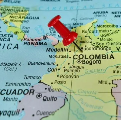 Ecuador, país que no exige visa ni pasaporte a los colombianos y que ofrece empleo sin permisos de trabajo especiales; paga en dólares.