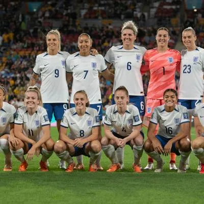 Inglaterra contra Nueva Zelanda en Mundial Femenino. Las inglesas pidieron cambiar el color de pantaloneta.