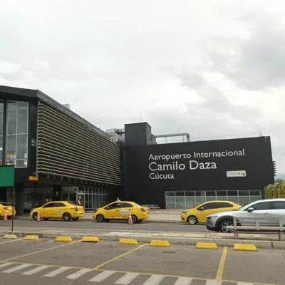 En el aeropuerto de Cúcuta Camilo Daza se lograron detonar 40 kilos de explosivos que estaban dentro de un maletín que se encontró en la terminal aérea. 