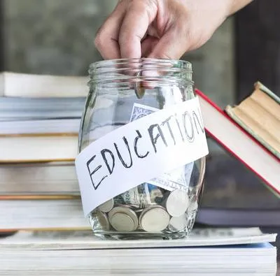Cómo crear un plan para financiar la universidad de los hijos; recomendaciones prácticas para prepararse para los gastos de la educación superior