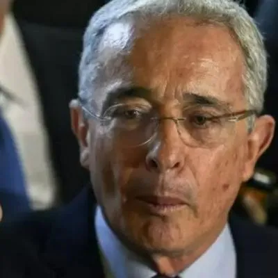 Álvaro Uribe lanzó críticas a la alcaldía de Claudia López