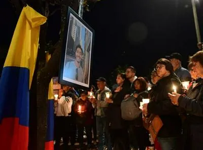 En fotos: con velatón, familiares piden justicia por joven asesinado en robo en Bogotá