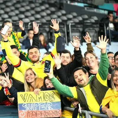 Hinchas colombianos desbordan alegría en Mundial de Fútbol Femenino