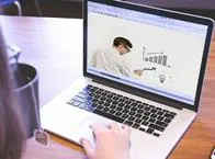 Persona estudiando. En relación con cursos de Google.