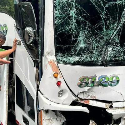 En el bus en el que se transportaba la Banda del 5, agrupación vallenata, se estrelló contra un tractocamión. Revelan cómo están de salud.