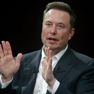Elon Musk puso más de 600 artículos de Twitter en subasta desde casi 100.000 pesos.