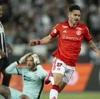 Lucas Perri arquero de Botafogo y su desafortunada jugada para darle el gol a Internacional