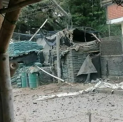 Ataque de las Farc dejó policías asesinados en el Cauca; detonaciones destrozaron casas cercanas.