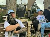 Andy Rivera regresa a su casa. En relación con su depresión.