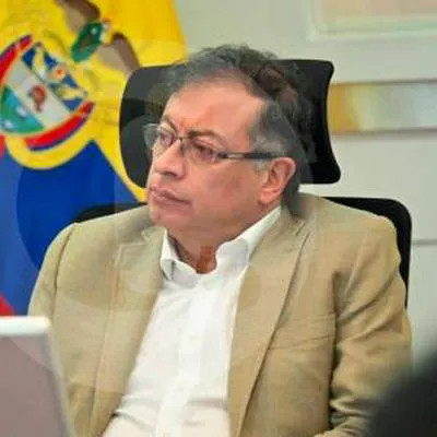 Gustavo Petro recibe apoyo de políticos en relación al escándalo de dinero durante las elecciones presidenciales.  