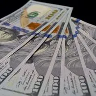 El dólar en Argentina se sigue fortaleciendo y sorprendió con una disparada del 23 % luego de las elecciones que dejaron a Javier Milei como ganador.