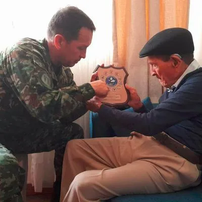 Ejército le celebró los 100 años a veterano de la guerra de Corea que vive en Medellín