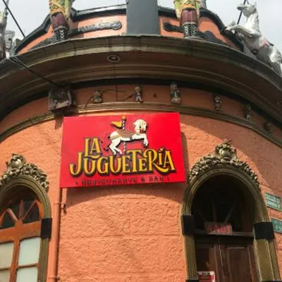 Quiénes son los dueños del restaurante La Juguetería en Bogotá, donde se come al lado de muñecos. Es un grupo empresarial con varios negocios. 
