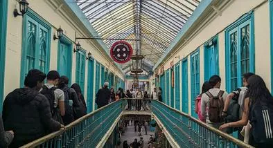 Así es el Pasaje Hernández, el centro comercial que tiene 130 años de historia en Bogotá.