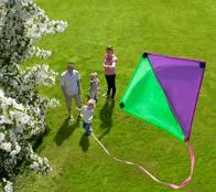 Cómo hacer una cometa con elementos fáciles de encontrar: materiales y paso a paso con todos los detalles para que viva esta tradición en familia.