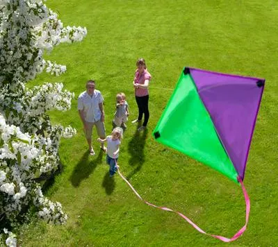 Cómo hacer una cometa con elementos fáciles de encontrar: materiales y paso a paso con todos los detalles para que viva esta tradición en familia.