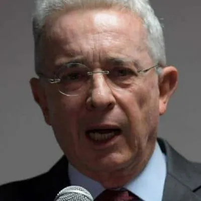 Álvaro Uribe dijo que no compró su casa; contó de dónde su mujer las consiguió