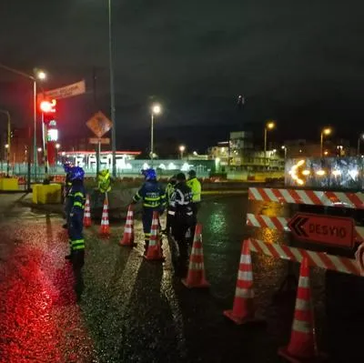 Atracos aumentaron en vía que se encuentra en obra en Bogotá por falta de iluminación. Ladrones roban a conductores y peatones.  