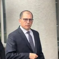 Fiscal Francisco Barbosa dice que francotirador y explosivista del Eln ya se encontrarían en Bogotá para atentar contra su vida. 