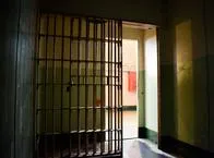 Estación de Policía. en relación con fuga de presos.
