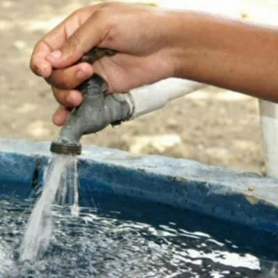 Comunidad continúa protestando por falta de agua: Emdupar trabaja en normalizar el servicio 
