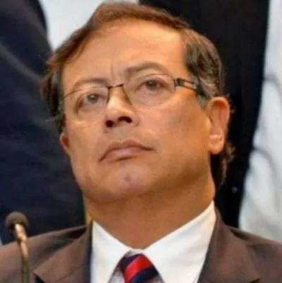 El presidente Gustavo Petro culpó al gobierno de Iván Duque por la vaída de venta de viviendas VIS en 2023, luego de fuerte crítica de congresista.