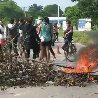 Nuevo bloqueo en el Cesar contra Afinia: en Los Venados protestaron por alza en las tarifas.