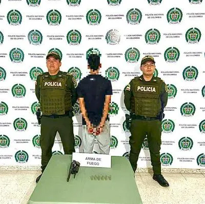 Hombre en el Tolima salió corriendo al ver a policías: cargaba un revolver calibre 38.