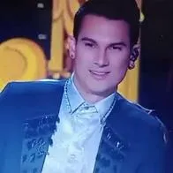 Amparo Grisales en Yo me llamo (Caracol) le mandó la mano al cantante.  