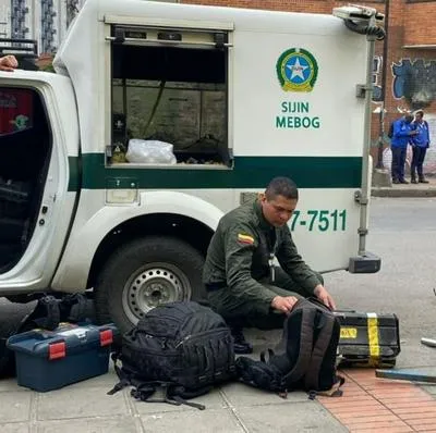 Encuentran 295 granadas y más explosivos en una casa de la localidad de Kennedy, en Bogotá. Pertenecería a grupos guerrilleros. 