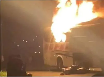 Hombres armados quemaron bus en la vía Pasto-Tumaco