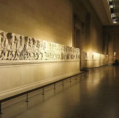 Empleado es despedido del Museo Británico tras la desaparición de varios objetos años atras.