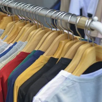 Ropa de Koaj en Colombia: camisetas desde 29.900 pesos y la mentira que traen.