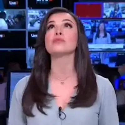 La periodista Lina Pulido, de Citytv, fue sorprendida en vivo en el noticiero por el temblor en Bogotá este jueves 17 de julio y siguió presentando.